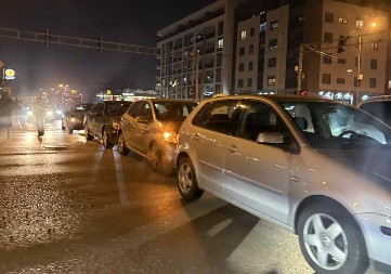 Saobraćajni kolaps u Banjaluci nakon lančanog sudara (FOTO)